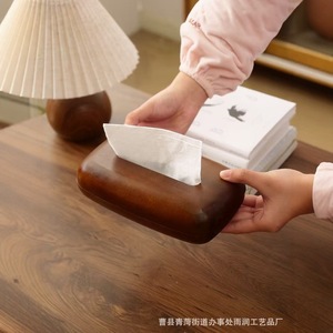 Caja de pañuelos de madera de nogal con diseño de guijarro, almacenamiento minimalista para escritorio, multiusos, conveniente para uso en hoteles y restaurantes - Product Image 3