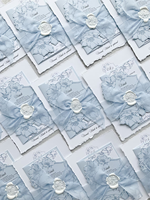 Invitation de mariage monogramme de luxe gaufrage couverture rigide couleur blanche Invitations de pli de poche avec carte de détails