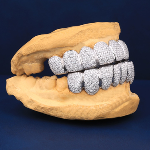 Grillz élégants en argent sterling 925 avec diamants Moissanite, bijoux de luxe pour hommes et femmes, au design tendance et style streetwear - Product Image 2
