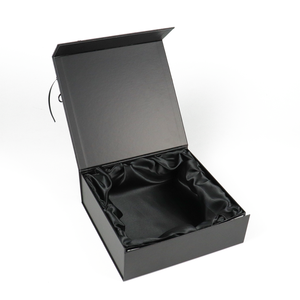 Boîte à cadeaux pliable en papier de luxe sur mesure, noir mat, boutique, boîte à vêtements pliable avec insert en satin, couvercle magnétique - Product Image 4