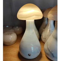 Lampes de table miniatures en marbre onyx naturel, très tendance 2026, pour la décoration intérieure et les mini-bars.