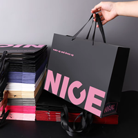 Sacs en matériaux recyclés de haute qualité, sacs de shopping personnalisés de luxe avec gaufrage, légers, multi-usages, portables, pour vêtements