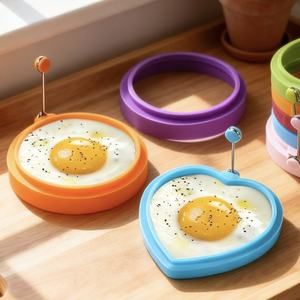 Moules à œufs ronds et en forme de cœur, antiadhésifs, en <span class=keywords><strong>silicone</strong></span> coloré, pour œufs frits, moules à crêpes, avec poignée en <span class=keywords><strong>silicone</strong></span>, outil de cuisine pour le petit-déjeuner - Product Image 1