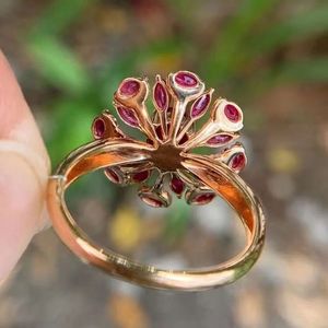 Xinfly 18K โรสโกลด์ไม่ซ้ำใครลายดอกไม้วินเทจตัดประดับทับทิม - Product Image 5