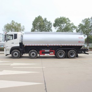 Camion-citerne Dongfeng 8x4 30000L pour le transport de carburant inflammable et le ravitaillement mobile - Product Image 3