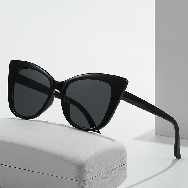 Women's Sunglasses Cross-border Triangle Cat-Eye Rivet High-End Fashionable Full Frame UV400 Retro Trendy