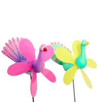 Ornamen Burung Merak Plastik Ramah Lingkungan Tahan UV Multiwarna Model Kincir Angin Taman Mainan Burung Dekorasi Menarik