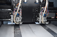 Machine de perçage CNC à haute vitesse à 2 broches avec système de moteur linéaire pour cartes PCB monocouche/double multicouche et multicouche et cartes HDI