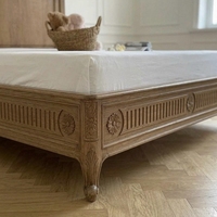 Lit double en bois massif de style rétro français avec finition en bouleau antique, lit de mariage sculpté de 1,8 m pour chambre principale