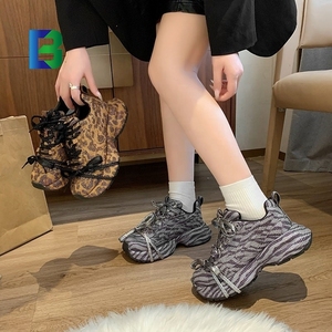 Dropshipping לוגו מותאם אישית של אבני נמר עיצוב נעליים נשים נשים פלטפורמה צ 'אנקי סגנון חדש הליכה סגנון נעלי ספורט - Product Image 2