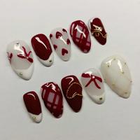 Faux ongles à presser en acrylique, forme amande moyenne, courts, avec motif à carreaux rouge bordeaux, nœud et cœur, perles dorées et strass, à coller