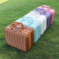 Panier de rangement alimentaire en rotin tressé fait main, finition brillante, petit format rectangulaire, design Japandi, marron et rouge, vente en gros