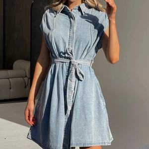 Robe en jean OEM tendance à fermeture boutonnée sur le devant, délavée à l'acide, bleu clair, avec ceinture à nouer, pour femmes - Product Image 1