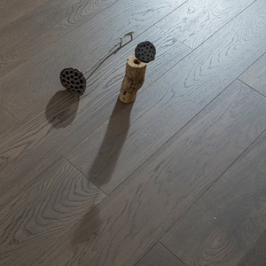 Suelo de Madera de Roble Blanco Multicapa de Grado ABCD de 18 mm y 20 mm con Acabado UV Uniforme de Gran Superficie, Marca REACH, para Club House - Product Image 1