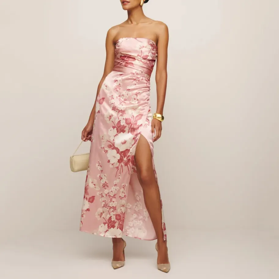 Gaun Maxi tanpa lengan elegan tanpa tali untuk tamu pernikahan Formal gaun pengiring pengantin celah depan motif bunga merah muda