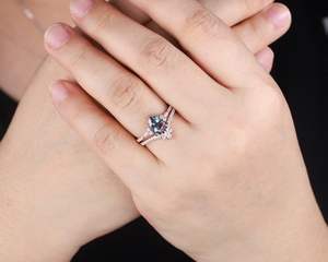 Bague de Fiançailles Classique en Alexandrite Taille Poire, Or Rose, Argent 925, Sertissage à Griffes, Certifiée, Ensemble Nuptial, Anniversaire - Product Image 2