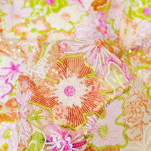 Mehrfarbige Blumen Hochglänzender Luxus-Netzstoff mit Schwerer Paillettenstickerei als Meterware für Abendkleider und Brautkleider - Product Image 1