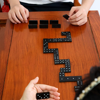 Dominos en bois 28 tuiles de jeu avec boîte en bois et instruction Jeu de société classique Jeu de table engageant Ensemble de domino pour le plaisir en famille
