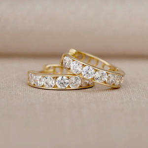 Orecchini a Cerchio Placcati Oro E2573 con Pietre Taglio Brillante Rotondo, Incastonatura a Canale, Gioielli Classici da Donna - Product Image 5