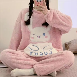 Nuevo conjunto de ropa de dormir gruesa de felpa de otoño e invierno para mujer - Product Image 2