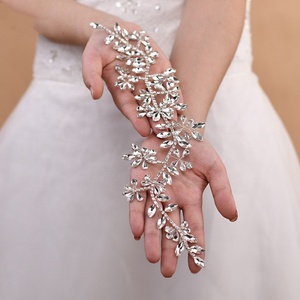 Pince à cheveux en cristal <span class=keywords><strong>de</strong></span> mariage faite à la main pour couronnes et couronnes <span class=keywords><strong>de</strong></span> mariée élégantes et diadèmes - Product Image 3