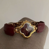 Nuevo Reloj de Pulsera Creativo con Trébol de Cuatro Hojas, Estilo Francés de Alta Gama, Elegante, Versátil y Retro