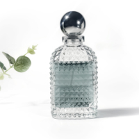 Épices de conception de relief uniques empaquetant la bouteille de parfum vide transparente avec la bouteille de parfum en verre de jet sphérique de chapeau 80ml