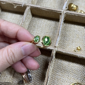 Summer Vibe Peridot Green Zircon <span class=keywords><strong>Oasis</strong></span> Ring Mujeres 18K Gold PVD Plating Acero inoxidable Open End Design Anillo de cóctel para mujeres - Product Image 4