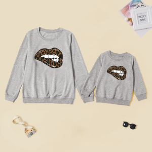 Personnalisé décontracté lèvre impression pull famille correspondant vêtements <span class=keywords><strong>mère</strong></span> <span class=keywords><strong>et</strong></span> <span class=keywords><strong>fille</strong></span> sweats maman <span class=keywords><strong>et</strong></span> moi automne tenues - Product Image 4