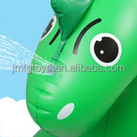 Matelas gonflable pour flotteurs de piscine en forme de licorne et de dinosaure pour se détendre dans la piscine.