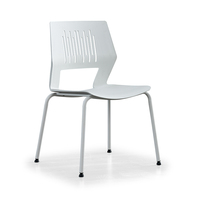 Les fabricants fournissent des chaises de formation de bureau empilables, simples et durables, au design breveté.