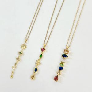 Collane Lunghe con Pendente in Cristallo Colorato, Nuova Elegante Collana con Pendente a Cuore in Rame e Zirconi Dorati, Gioielli con Catena - Product Image 1