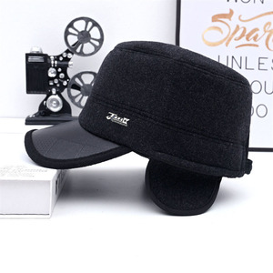 Gorro plano de lana para hombre, gorro de invierno con orejeras de cuero, 56-58 cm, negro JK - Product Image 1