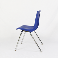 Chaises de bibliothèque scolaires modernes en plastique, monobloc, dossier creux moulé, pieds en acier poli, empilables, pour étudiants, lecture et étude