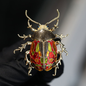 Broche Coccinelle Plaqué Or avec Strass en Cristal et Émail – Accessoire de Mode Féminin, Idéal Cadeau - Product Image 4