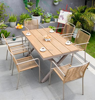 Sillón Moderno Apilable con Estructura Metálica Beige y Cuerda de Ratán, Tapa Rectangular de Metal, Resistente a la Intemperie, para Exteriores, Hoteles, Patios, Bistrós