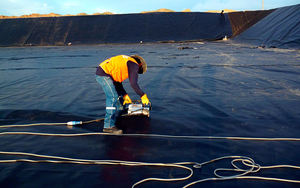 कारखाने की कीमत उच्च गुणवत्ता वाले उच्च प्रदर्शन वाटरप्रूफ यूव प्रतिरोध प्लास्टिक एचडीपे जियोम्ब्रन फ्लोटिंग कवर लाइनर पूल लाइनर - Product Image 3