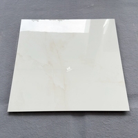 Carreaux de sol en porcelaine effet marbre veiné doré chaud, polis et émaillés, 60x60 cm (600x600 mm), de luxe, à Guangzhou