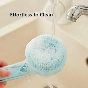 Cepillo de ducha espumante para mascotas con depósito de líquido, cepillo de silicona con diseño colgante para baño de gatos, herramienta para tiendas de mascotas, venta al por mayor. - Product Image 2