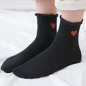 Nueva primavera otoño blanco y negro <span class=keywords><strong>con</strong></span> Pequeño amor dos barras orejas de madera rizado boca suelta <span class=keywords><strong>calcetines</strong></span> de algodón para damas - Product Image 3