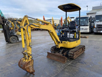 Mini-excavatrice sur chenilles compacte PC18MR, poids 1840 kg, godet de 0,04 m³ pour travaux de rénovation de jardins