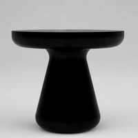 Table d'appoint ronde en marbre noir mat, base conique sculptée intégrée en pierre, table d'appoint minimaliste pour décoration intérieure, maison de rêve