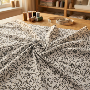 Tissu imprimé floral en coton biologique fait main, doux, imprimé au bloc, pour chemises de filles et de garçons, et pour la maison - Product Image 3