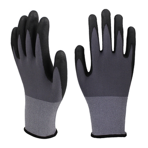 Guantes de Trabajo SIZAsafety de Nailon y Spandex Tejidos Calibre 15 con Recubrimiento de Nitrilo Microespumado, Resistentes al Aceite para Construcción y Jardinería - Product Image 1