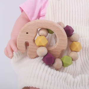 Jouets de <span class=keywords><strong>dentition</strong></span> sensoriels en bois bio les plus vendus pour bébés, avec perles en silicone sans BPA et anneau en bois - Product Image 3