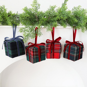 Grosir Hiasan Gantung Natal Bentuk Tas Hadiah Kotak-kotak Busa Baru 8CM untuk Dekorasi Pohon Natal dan Perlengkapan Pengaturan Adegan Liburan - Product Image 2