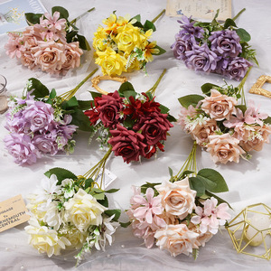 Bouquet de roses artificielles en soie, toucher naturel, décoration de mariage, origine Chine, moulage par injection - Product Image 1