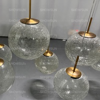 Luminaire suspendu moderne de luxe en verre à bulles avec plusieurs boules et métal doré pour salle à manger et îlot de cuisine