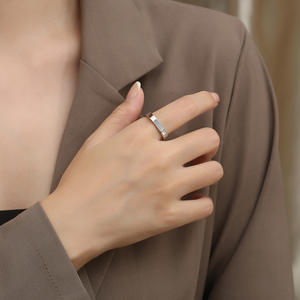 European American Cross Border Niche Personalized <b>Light</b> Luxury <b>Shell</b> Inlaid Square Titanium Steel Ring For Women With Diamond - Product Image 2