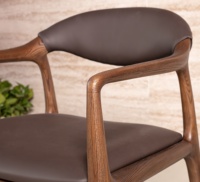 Chaise de salle à manger moderne en bois massif avec assise et dossier en cuir PU, fauteuil de style nordique pour restaurant, hôtel, café, salle de banquet
